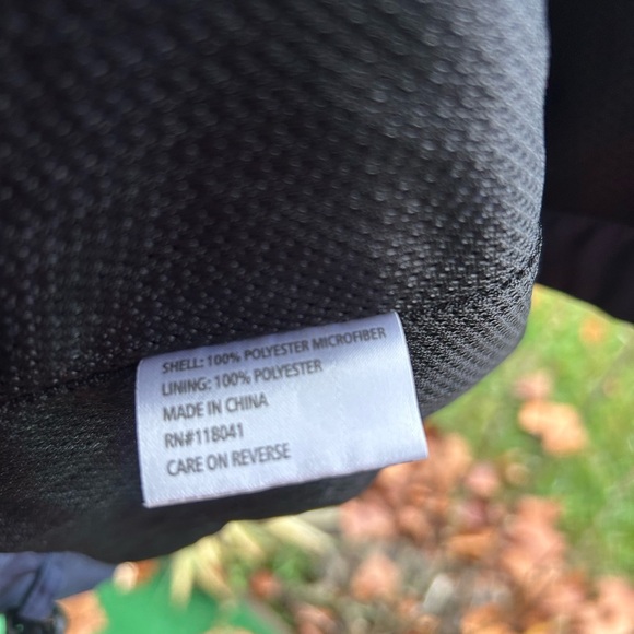 2 Golf outerwear that is a water repellent windbreaker pull over. navy & black. - Picture 4 of 13